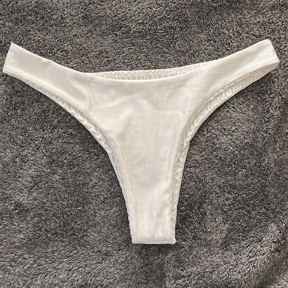 White Crinkle Shein Bikini - Picture 8 of 9